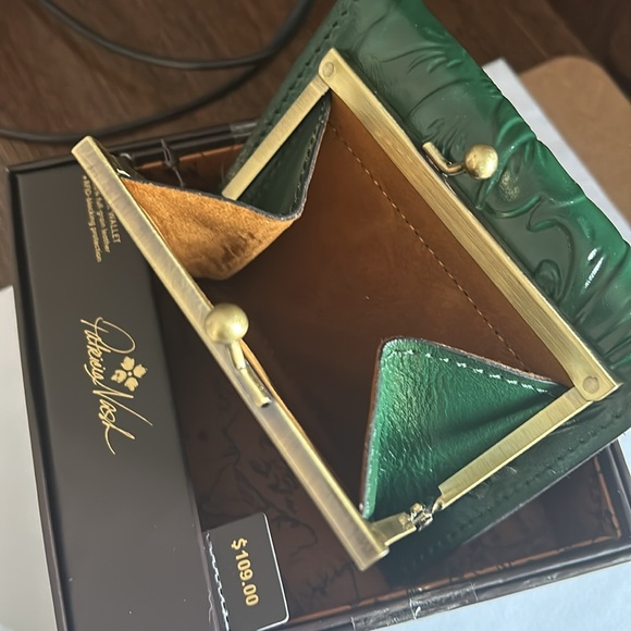 Patricia Nash Kisslock Wallet - Picture 2 of 6